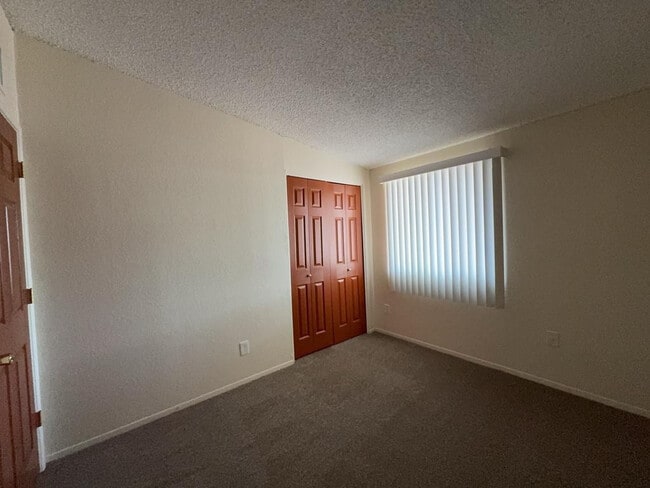 Building Photo - 3733 Sparrow Dr