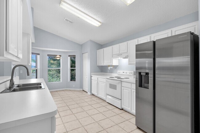 Building Photo - 2340 Commodores Club Blvd