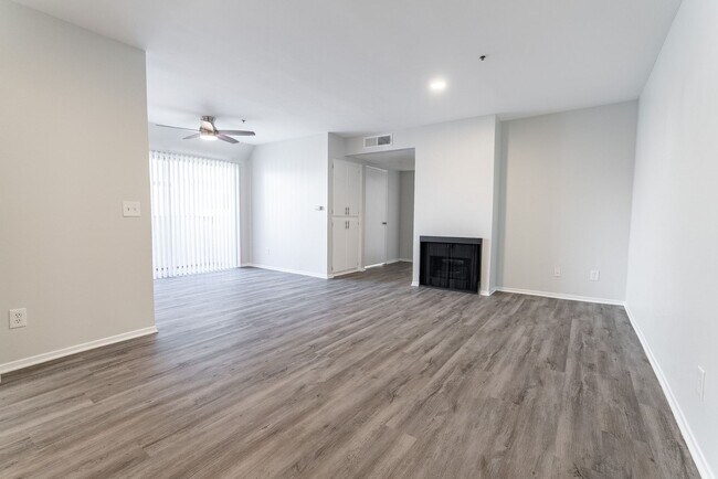 Interior Photo - 10755 Kling Street