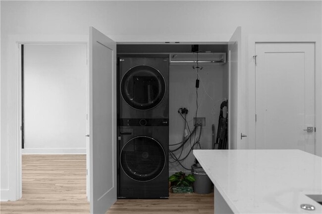 Building Photo - 1155 Custer Ave SE