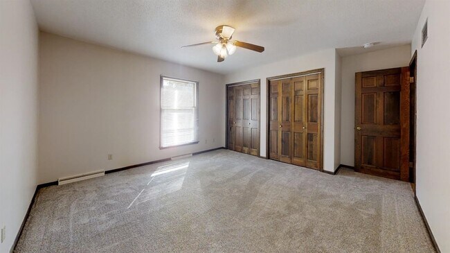 Building Photo - 933 High Meadow Dr