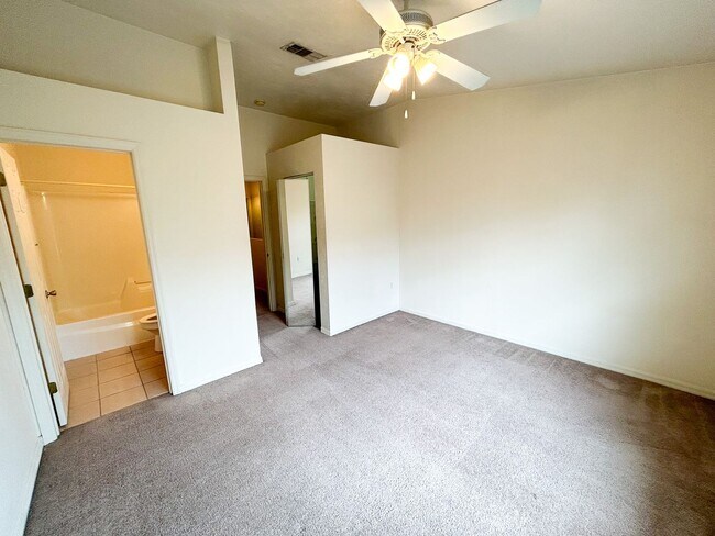 Building Photo - Victoria Station #134