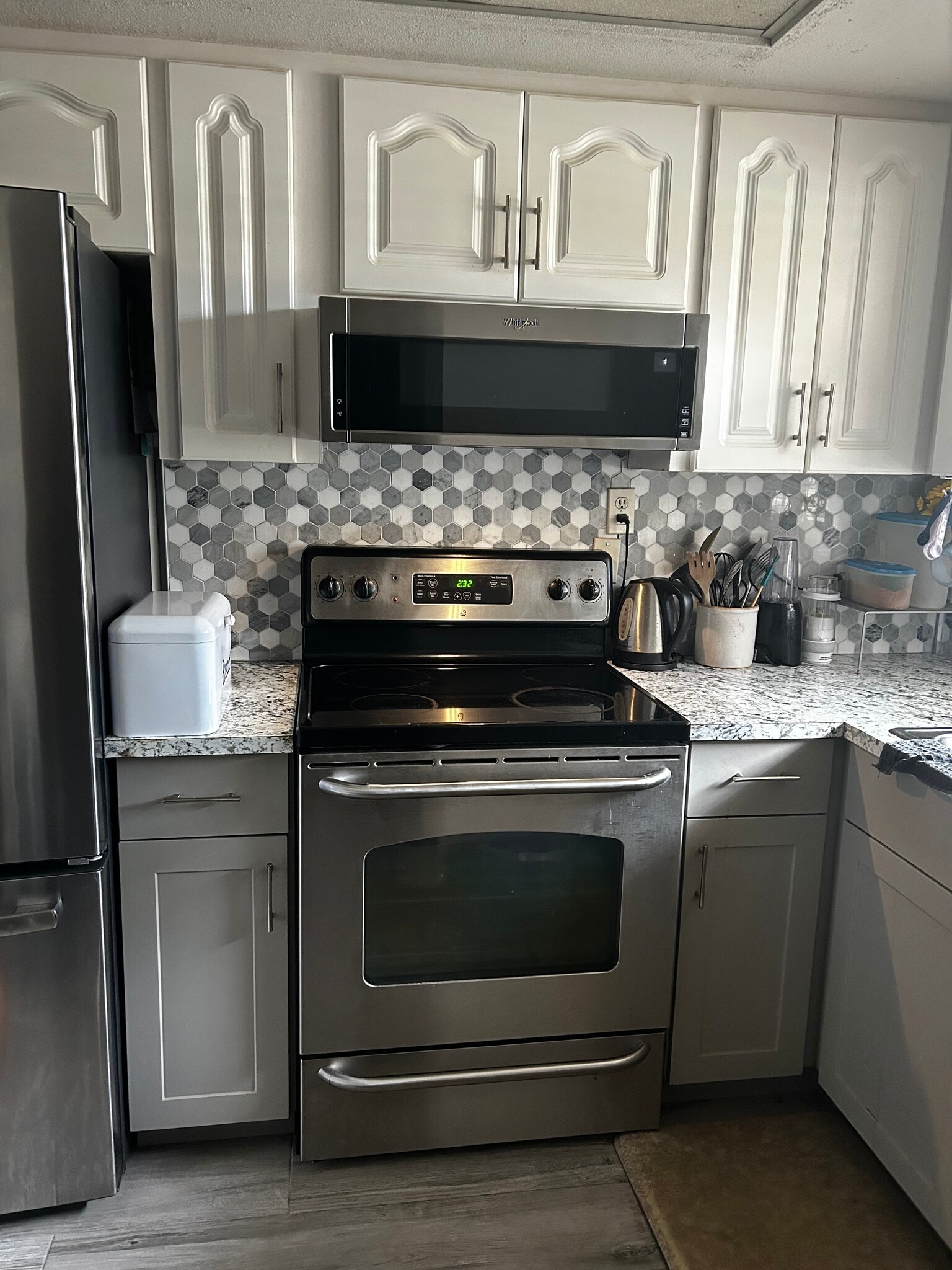 Building Photo - 5059 Live Oak Cir