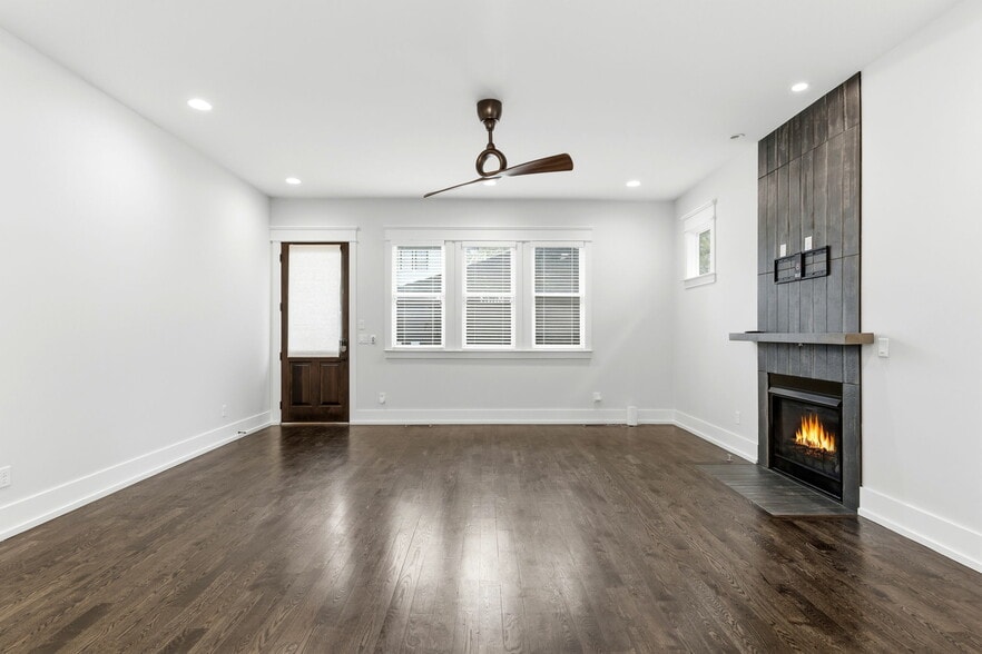 Building Photo - 1708B 15th Ave S