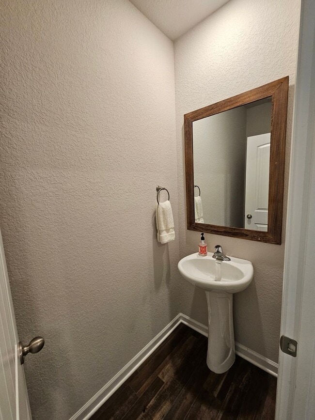 Building Photo - NEW LISTING!!!!!