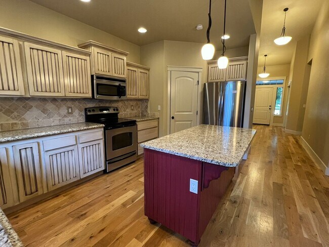 Building Photo - Beautiful 3 bed 2 bath home in The Preserv...