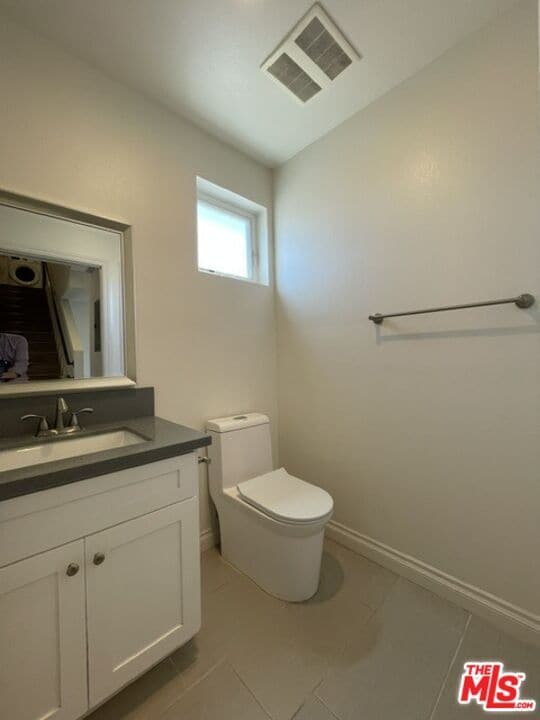 Building Photo - 5733 1/2 Fulcher Ave