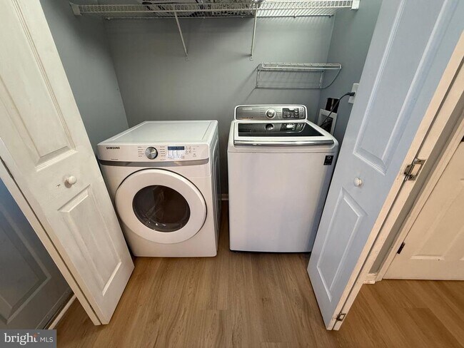 Building Photo - 10500 Boxmeer Ct