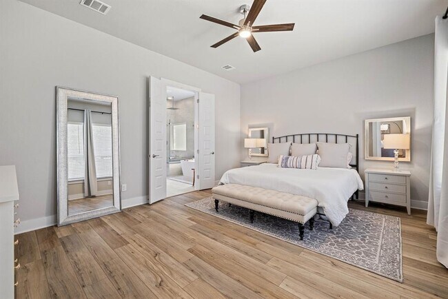 Building Photo - 708 Pinnacle Dr