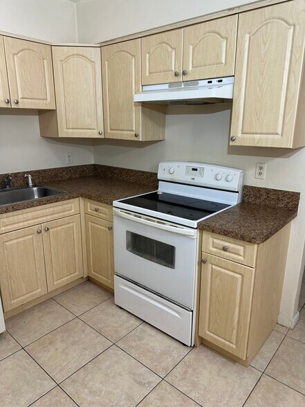 Building Photo - 5910 NE 18th Ave