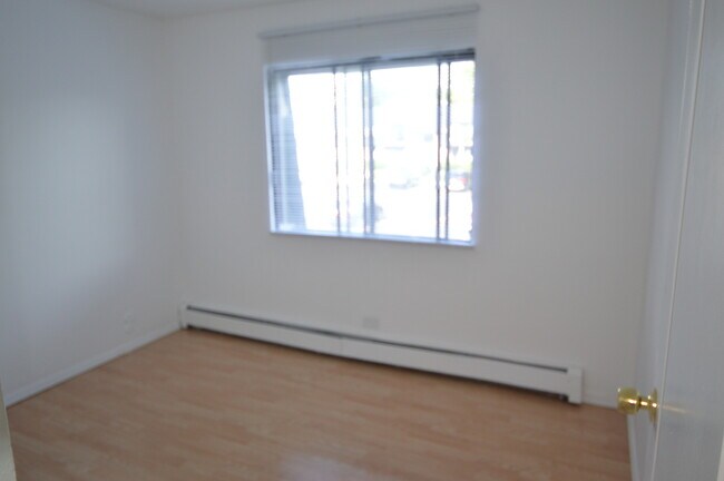 Building Photo - 845 Westmoreland Dr