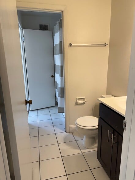 Building Photo - 2260 N Summit Ave