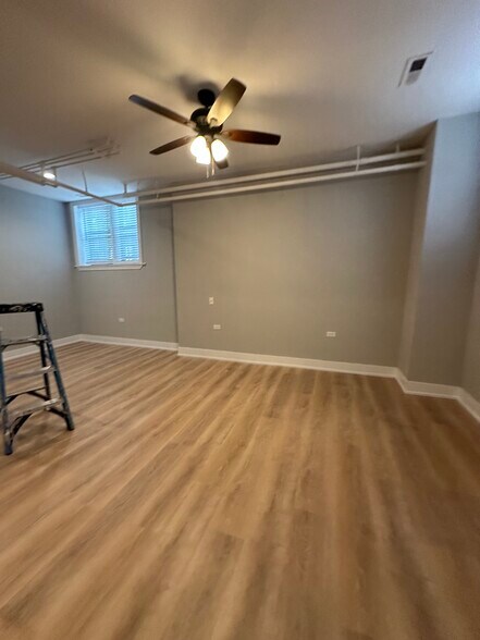 Building Photo - 3513 N Racine Ave