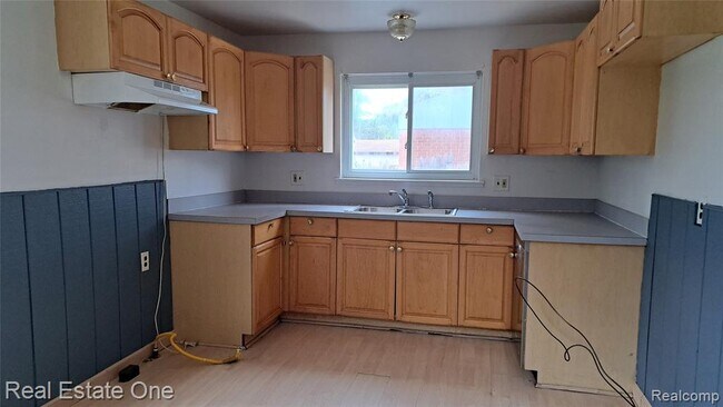 Building Photo - 30525 Cherry Ave