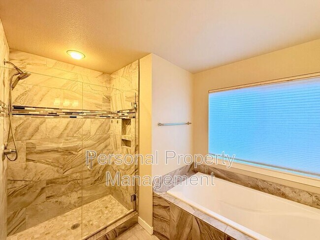 Building Photo - 15601 NE 107th St