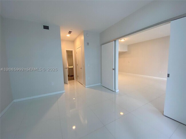 Building Photo - 1010 Brickell Ave