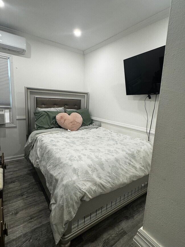 Building Photo - 109-11-111 205th St