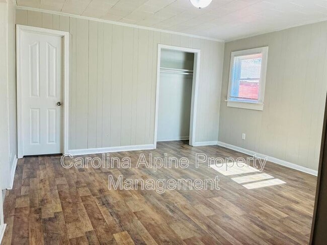 Building Photo - 410 Carolina Ave