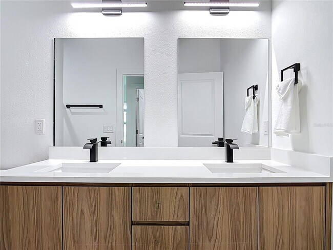 Building Photo - 407 Harbor Blvd