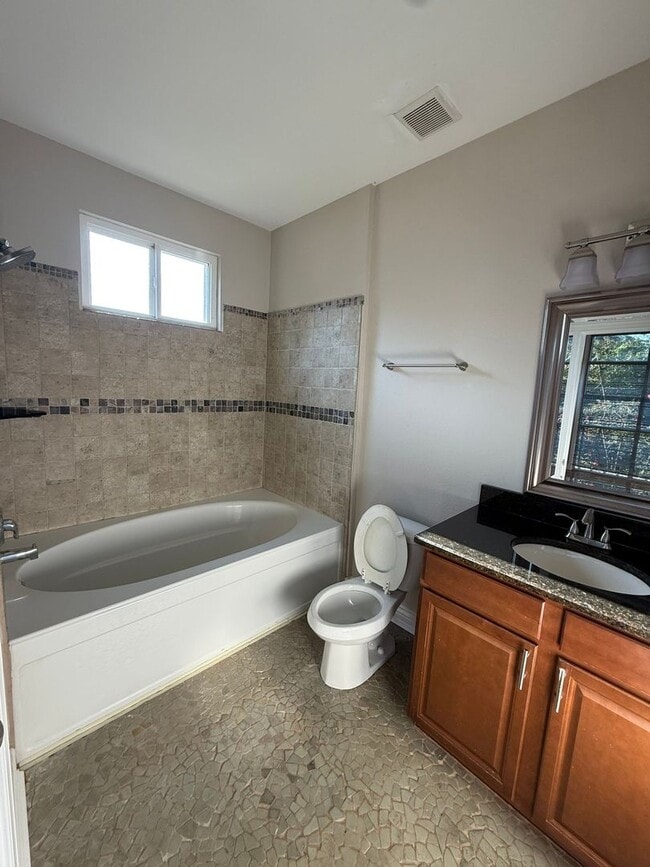 Building Photo - 3 Bedroom Townhome in All Saints District!...