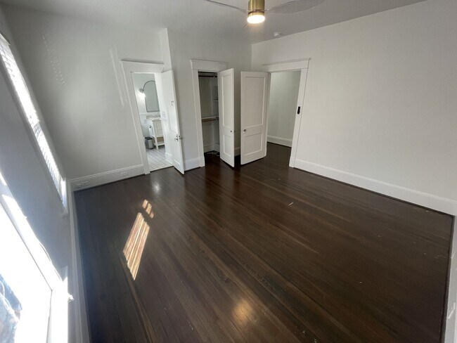 Building Photo - 4 Bd 3 Ba House