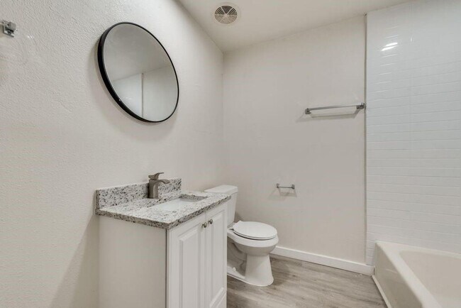Building Photo - Charming Lease Opportunity in a Convenient Dallas Location!