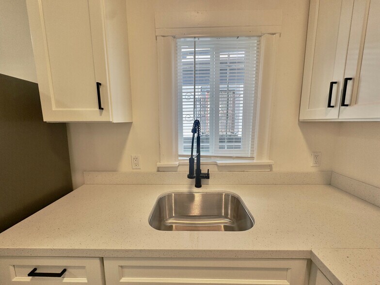 Building Photo - 3218 West St