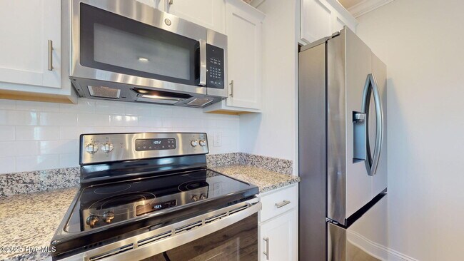Building Photo - 358 N Ardsley Ln