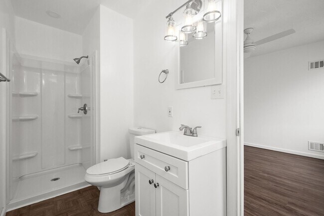 Building Photo - Stunning 3 bed, 2.5 bath home in McKees Rocks available October 1!