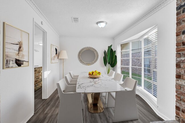 Building Photo - 2030 Mustang Springs Dr
