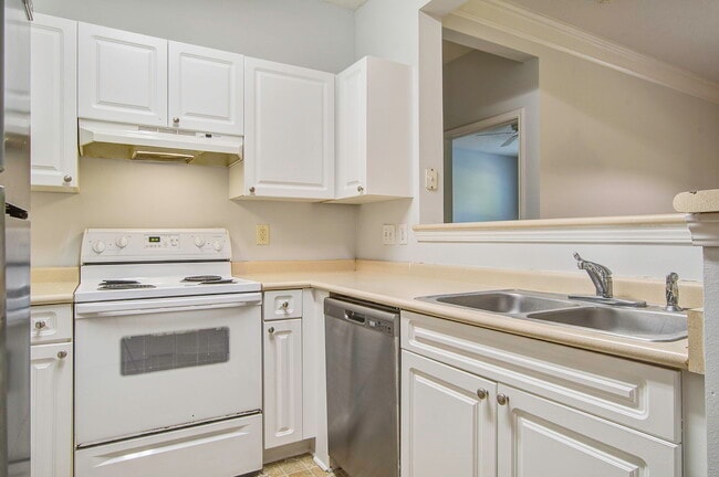 Building Photo - 1213 Rosewood Ln