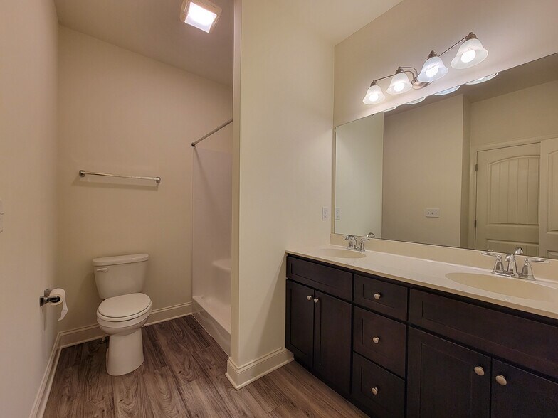 Building Photo - 642 Brentwood Dr