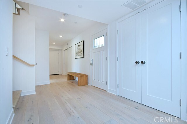 Building Photo - 4641 Cahuenga Blvd