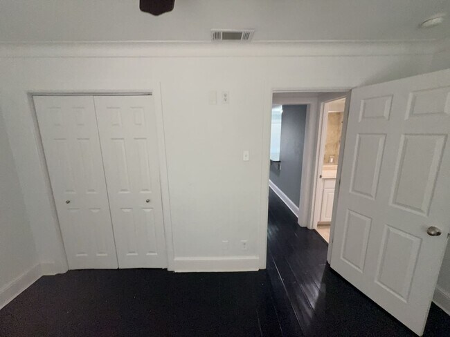 Building Photo - 1BR/1BA | Newly Renovated  Home | Gated Community|  In Dallas!