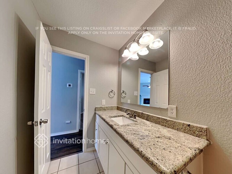 Building Photo - 2919 Crystal Way