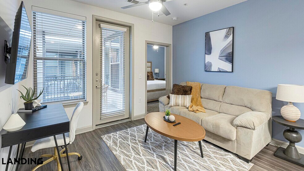 Building Photo - 2800 NE Green Oaks Blvd