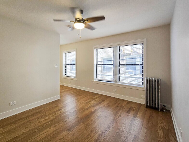 Primary Photo - 561 W Cornelia Ave