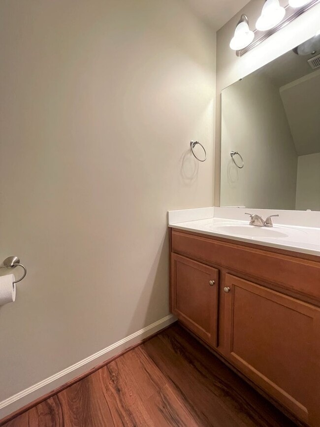 Building Photo - 404 Sullivan Loop Rd