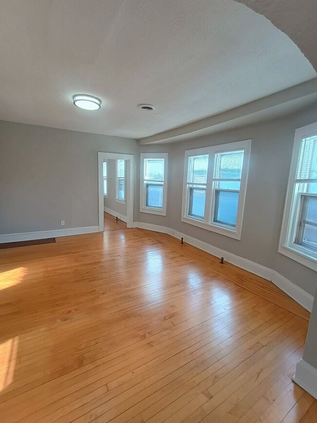 Building Photo - 1650 N Arlington Pl