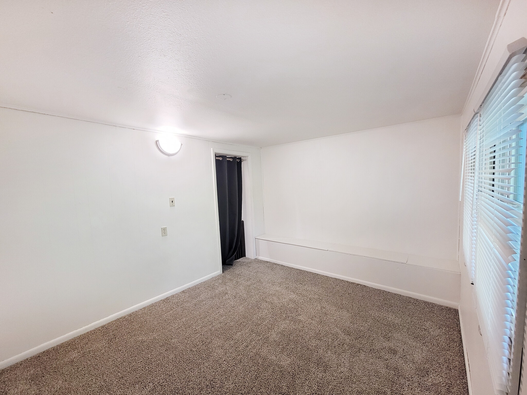 Building Photo - 503 6th St N