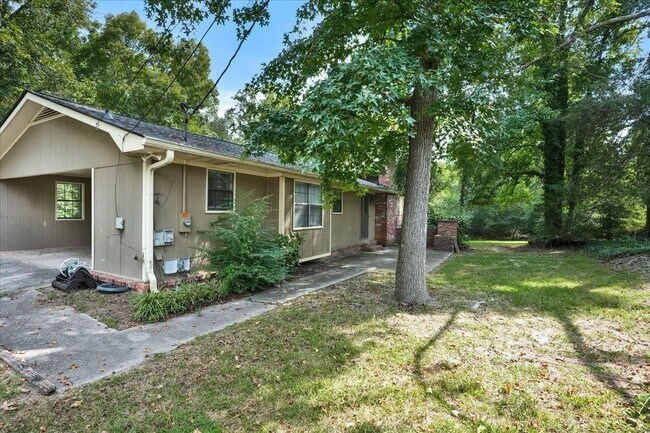 Building Photo - 1812 Wiggins Cir SW