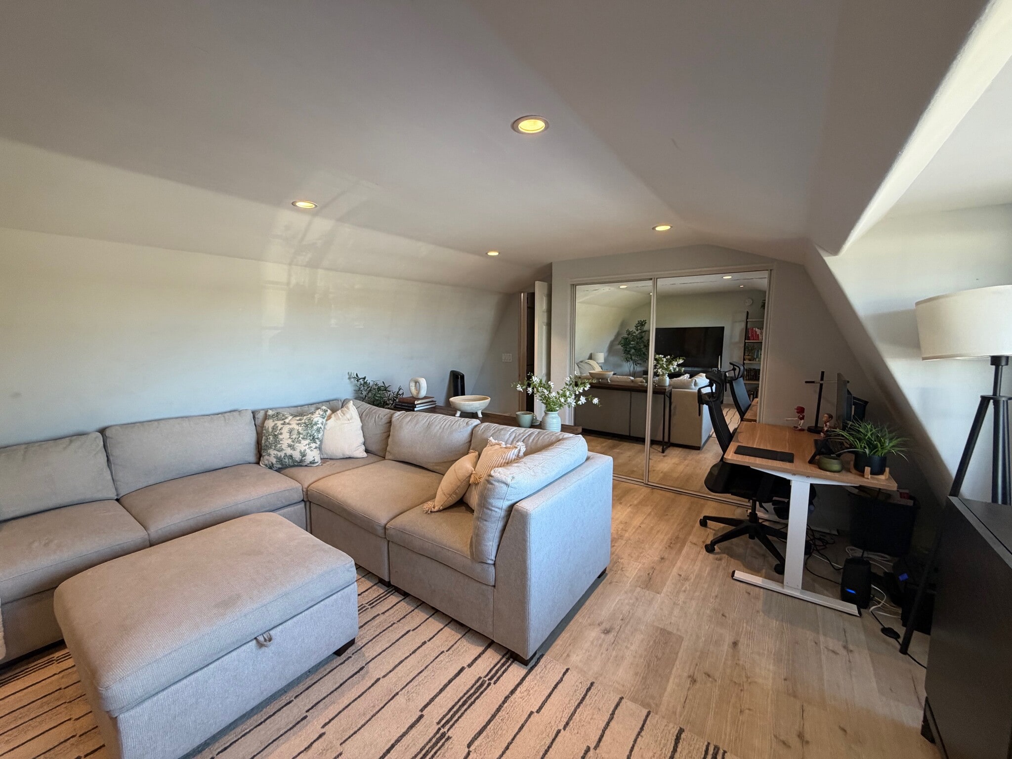 upstairs living area/bedroom - 2252 Cornell Dr