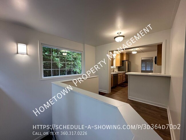 Building Photo - Remodeled 2 Bedroom Home - Available NOW!