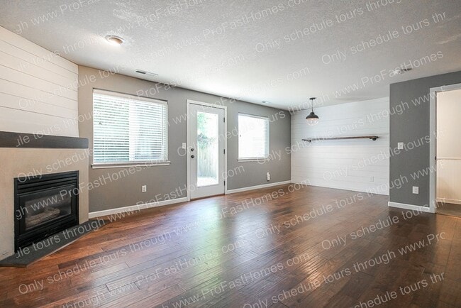 Building Photo - 2642 NE 1st Dr