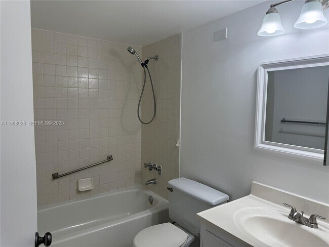 Building Photo - 1101 Green Pine Blvd