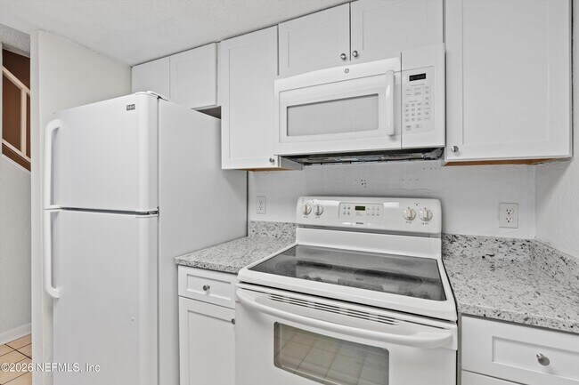 Building Photo - 11 Dondanville Rd