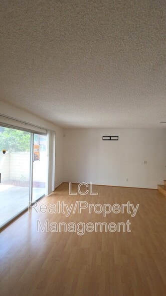 Building Photo - 1452 E 5th St