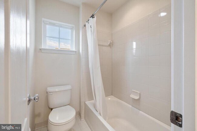 Building Photo - 15303 Glastonbury Way