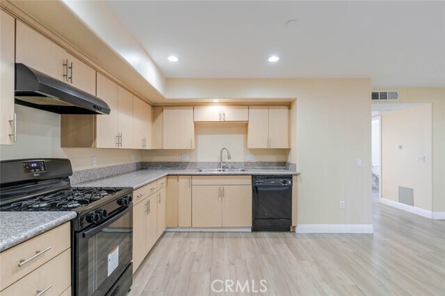 Building Photo - 1466 Tamarind Ave