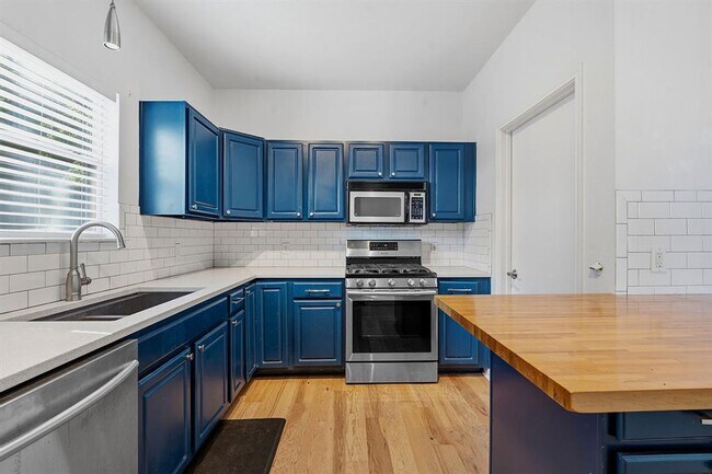 Building Photo - 2720 Oak Springs Dr